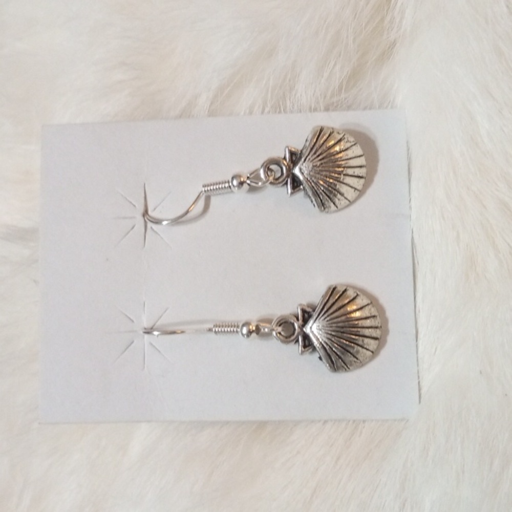 Sea Shell Earrings - Picture 2 of 2